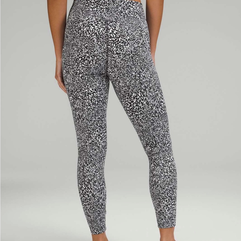 LULULEMON - instill tight